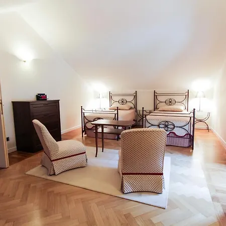 Sleeps 16 Pool Air Con Wifi Стреза