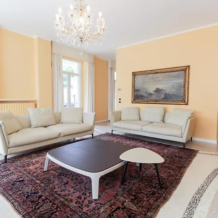Sleeps 16 Pool Air Con Wifi *