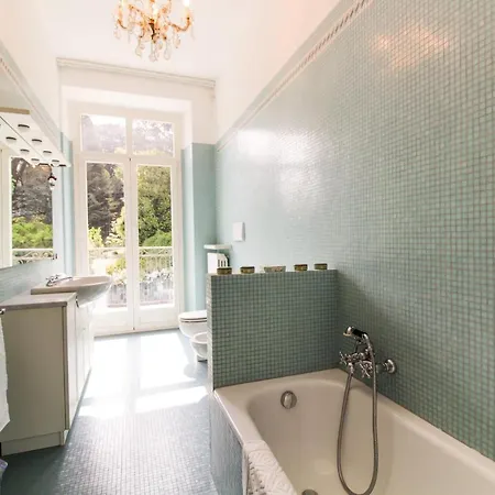 Sleeps 16 Pool Air Con Wifi * Стреза
