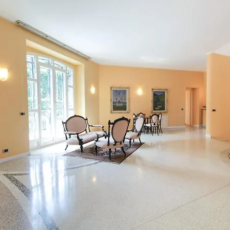 Sleeps 16 Pool Air Con Wifi *
