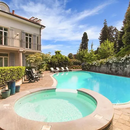 Sleeps 16 Pool Air Con Wifi