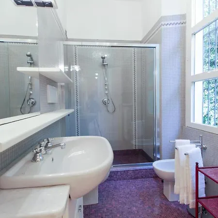 Sleeps 16 Pool Air Con Wifi