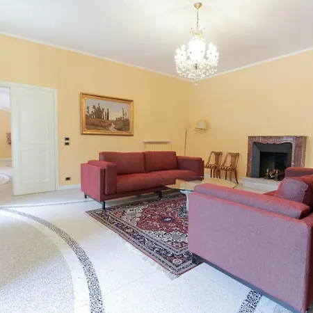 Sleeps 16 Pool Air Con Wifi Стреза